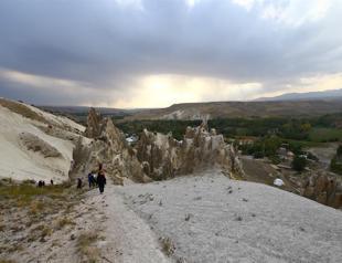 Van’s fairy chimneys attract tourists in fall