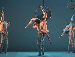 La Mov Compania de Danza on CRR stage