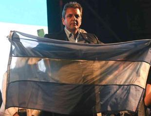 Argentine economy minister has surprise win over populist