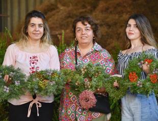 Locals start to craft Christmas wreaths for export