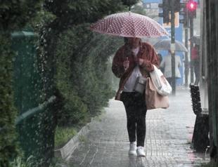 Meteorologists forecast rainy week across country