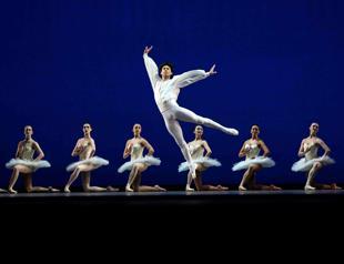 US ballet theater returns to China after a decade
