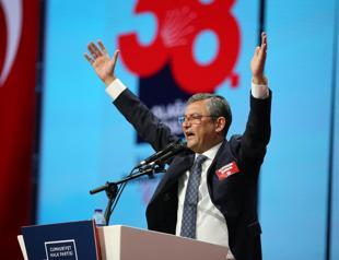 Main opposition ousts longtime leader, elects Özgür Özel