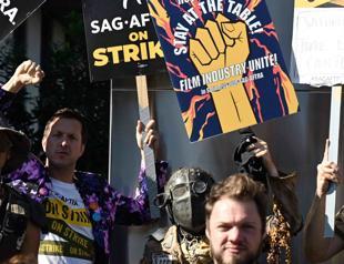 Striking actors agree deal with Hollywood studios