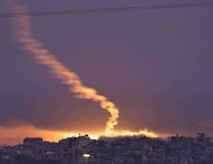 Israel pressured to protect Gaza civilians as fighting encircles hospital