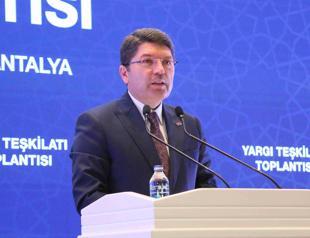 Remedy for judicial row new constitution: Justice minister