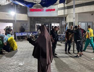 Israeli troops enter Gaza hospital