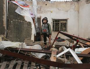 Communications collapse in Gaza, threatening to worsen humanitarian crisis