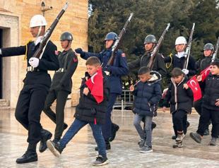 Students visit Anıtkabir after viral tribute video