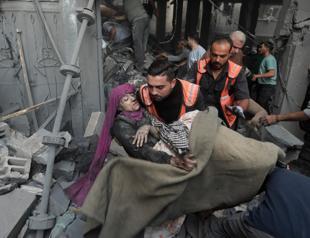 Patients, staff leave Gazas largest hospital, dozens killed at crowded refugee camp