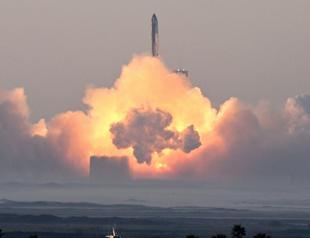 SpaceX launched its giant new rocket but explosions end the second test flight