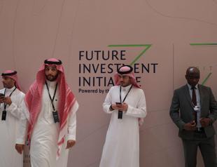 Foreign firms race to open Saudi offices before deadline