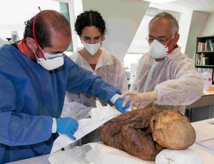 Swiss return three mummies to Bolivia