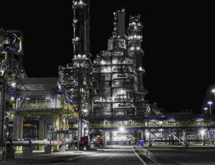 Gazprom mulls investment cut as exports drop