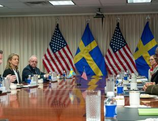 US signs defense cooperation agreement with Sweden