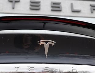 Norway union threatens sympathy blockade against Tesla