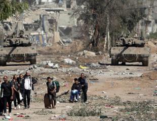 Israeli strikes intensify in Gazas second-largest city, blocking aid