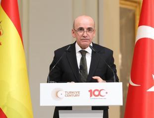 Şimşek meets with investors in Spain