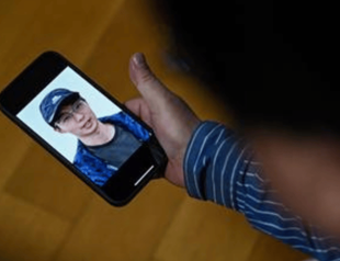 Chinese mourners use AI to digitally resurrect dead