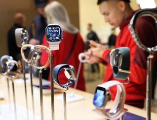 Apple stops some watch sales in US over patent dispute