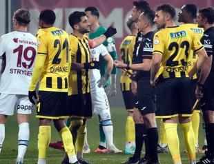 Süper Lig club walks off pitch to protest referee