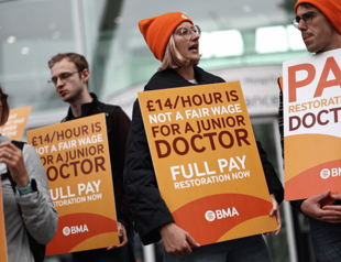 Hospital doctors in England start new strike over pay