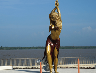 Shakiras Colombian home city unveils statue in her honor