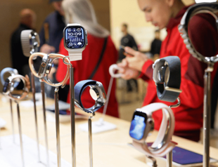 Apple seeks ways to get its watches back on shelves