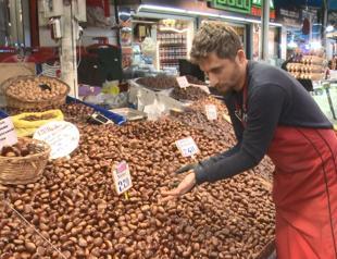 Savorless Chinese chestnuts on sale like local
