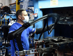 Manufacturing PMI rises slightly