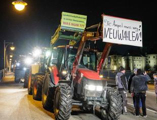 Angry farmers stage Germany-wide tractor blockades