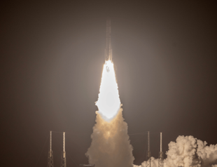 First US lunar lander in more than 50 years rockets toward moon with commercial deliveries