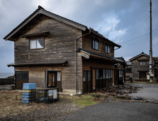 Unique houses survive quake in Japan village