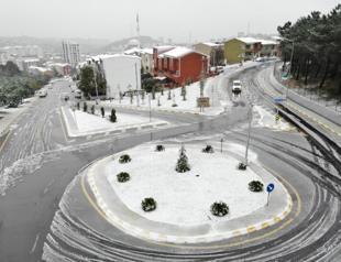 Istanbul witnesses seasons first snowfall