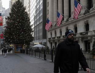 US Fed official changes tune to back prolonged pause