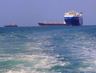 Iran seizes oil tanker off Oman in dispute with US