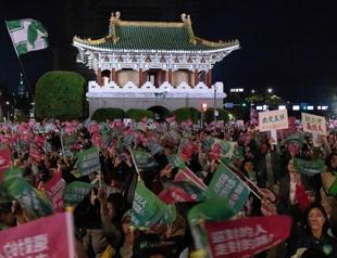 Taiwan parties rally on eve of pivotal election