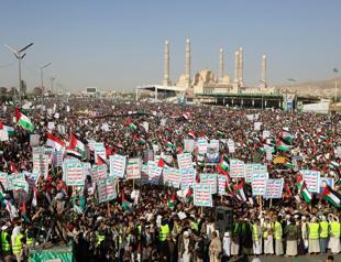 US strikes Yemen after Houthis threaten Red Sea ships