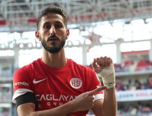 Israeli footballer arrested over pro-Israel gesture