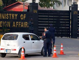 China says willing to mediate between Pakistan and Iran after strikes