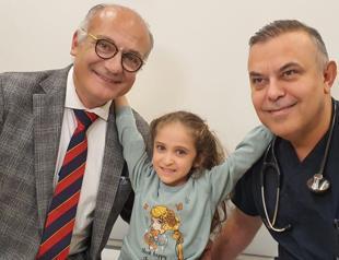 Doctors perform groundbreaking heart surgery on young girl