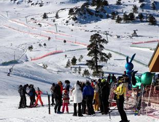 Semester break boosts demand for ski resorts