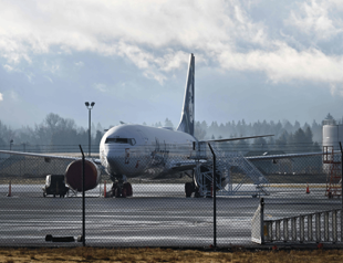 Alaska Airlines finds many loose bolts on its Boeings