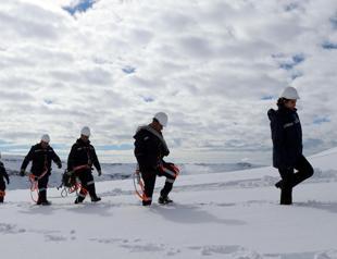 Daring mission restores electricity to snow-stricken village in Van