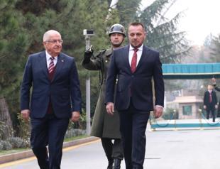 Defense minister hosts Kosovar counterpart in Ankara