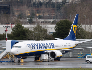 Ryanair quarterly profit dives on higher fuel cost