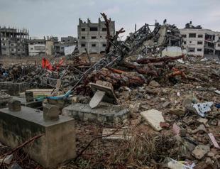 Israeli strikes rock Gaza as mediators push for new truce