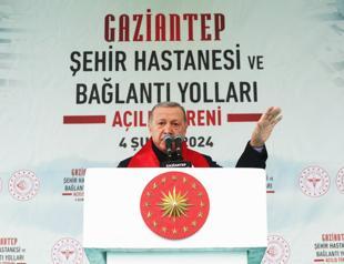 Erdoğan hands over houses to quake victims as anniversary nears