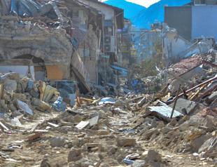 Politicians mark 1st anniversary of earthquake