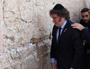 Mileis economic reforms stall in Argentina Congress